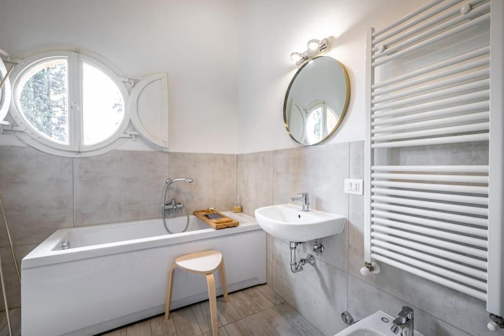 Luxury Limonaia With Jacuzzi Near Florence San Jacopo al Girone Luaran gambar